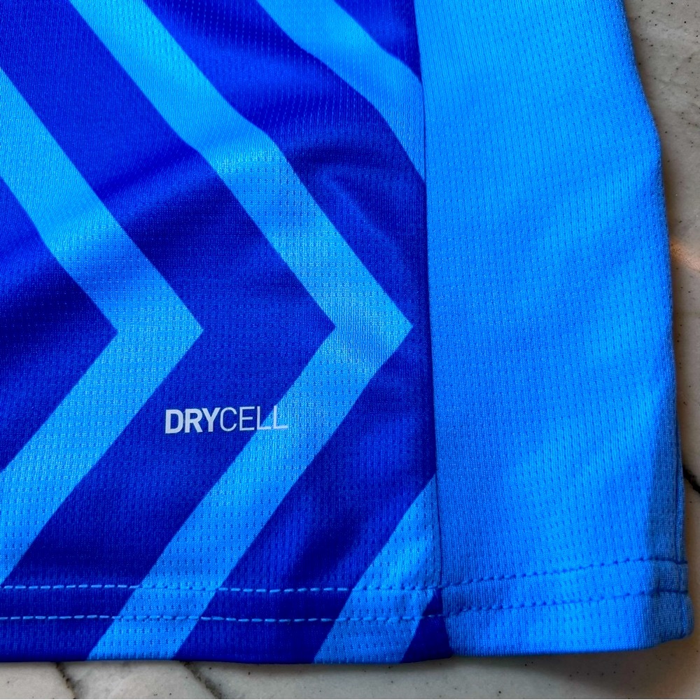 PUMA Goalkeeper Soccer Jersey L Barnsley FC Blue DryCELL NWT - Picture 15 of 17